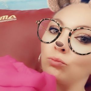 Meet your Posher, Babe